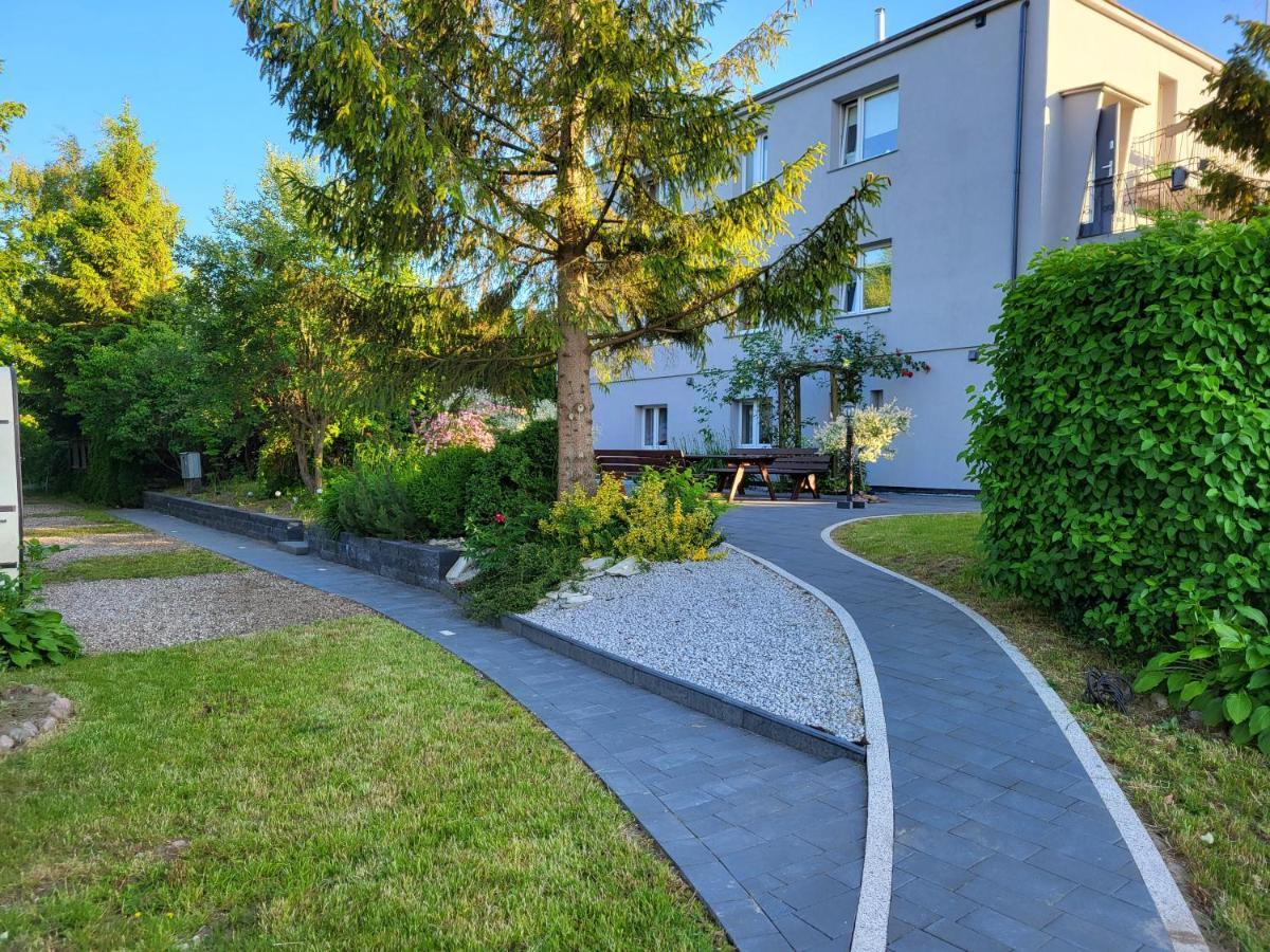 "U Izy" Pokoje Goscinne I Przyczepy Campingowe Mielno  Exterior photo